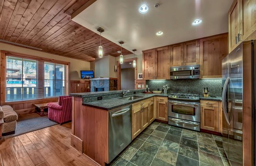 Sugar Bowl Resort Condominio | Jerome Creek Lodge - Beautiful Condo nestled in the California's Sierra