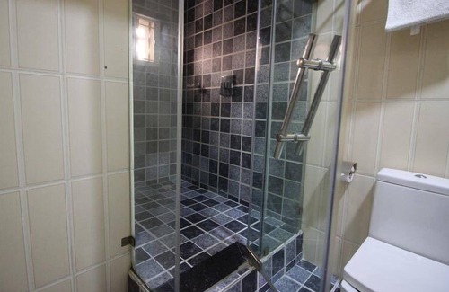 Yenagoa Casa | Jerry Cedarwood Guest House