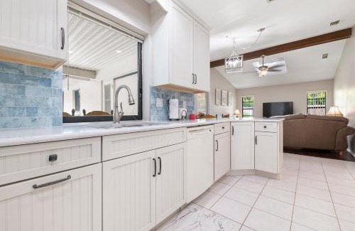 Palma Sola Casa | Jerry's Gem! Beautiful private pool home near Anna Maria Island!