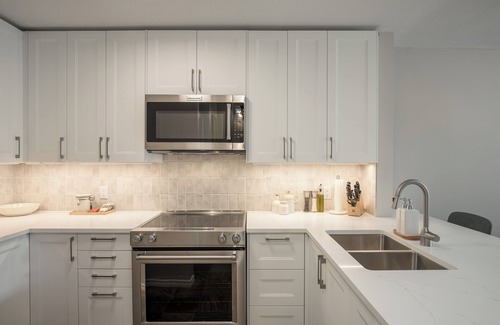 Upper Village Casa | ❄︎Jersey Cream at Arrowhead Point❄︎ | Renovated 2 BR Ski In/Ski Out | Private Hot Tub