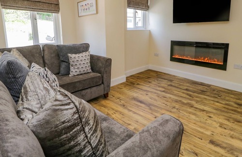 Lindale Casa | JESDENE, family friendly, with a garden in Grange-Over-Sands