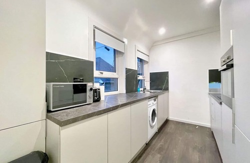 Renfrew Apartamento | Jess View - This beautiful 3-bedroom apartment is an upper flat, with its own private entrance