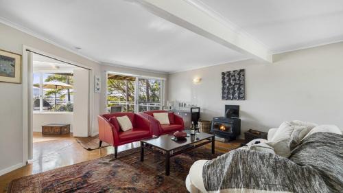 Coffs Harbour Casa | Jetty Hideaway - Cosy Cottage, Fireplace, Gardens