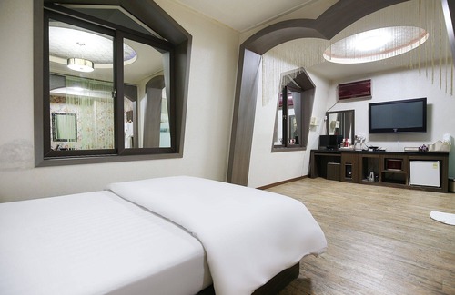 Jeungpyeong Hotel | Jeungpyeong Young Park