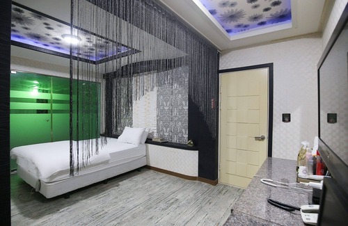 Jeungpyeong Hotel | Jeungpyeong Young Park