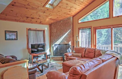 Jewett Casa | Jewett Cabin with Viewing Deck - 10 Mins to Skiing!