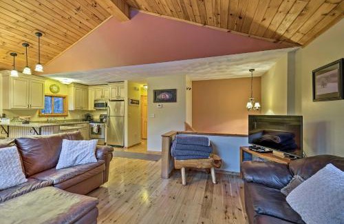 Jewett Casa | Jewett Cabin with Viewing Deck - 10 Mins to Skiing!
