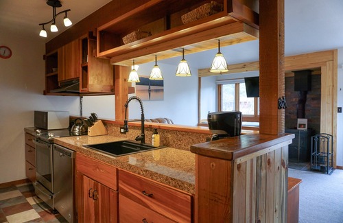 Teton Pines Condominio | JHRL - Aspens Juniper 114, perfect for a couple or single vacationers