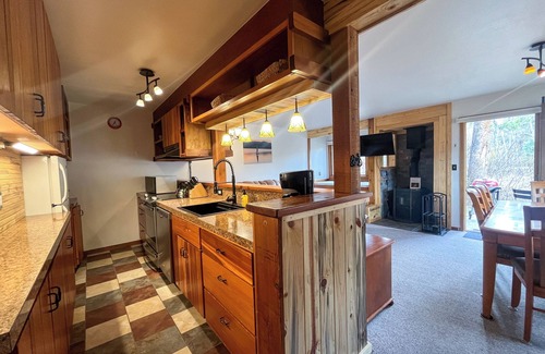 Teton Pines Condominio | JHRL - Aspens Juniper 114, perfect for a couple or single vacationers