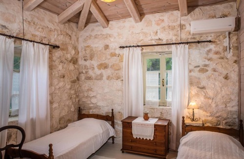 Ano Vasilikos Otro | Jianni's Villa - Stone Villa in the Greenery!!