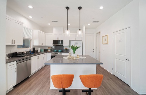 Walnut Casa | Jie’s Walnut Radiance Elegant 3B2.5B Stay