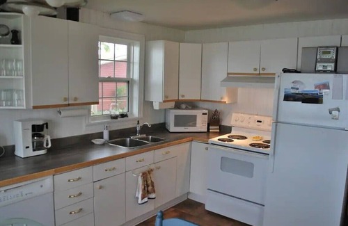 Shediac Bridge Cabaña | Jigger's - Spacious Beachfront Cottage