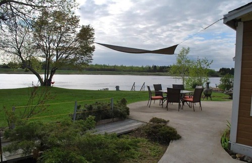 Shediac Bridge Cabaña | Jigger's - Spacious Beachfront Cottage