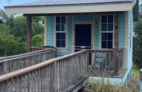 Braden River Cabina | Jiggs Landing, Cabin 4 - Old World Waterside Double