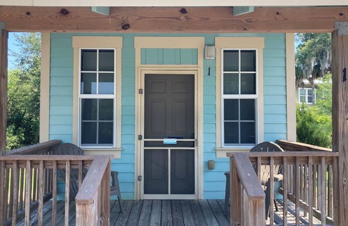 Braden River Cabina | Jiggs Landing, Cabin 1 - Old World Preserve Side