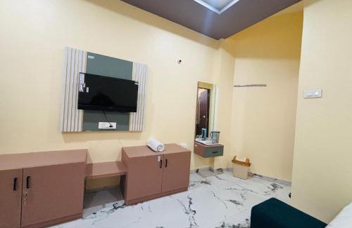 Kandahar Cabina | Jijamata AC Deluxe Lodge