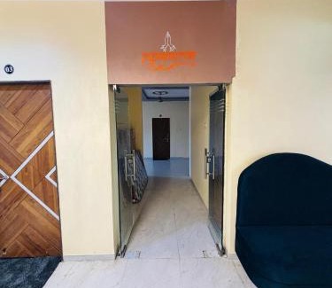 Kandahar Cabina | Jijamata AC Deluxe Lodge