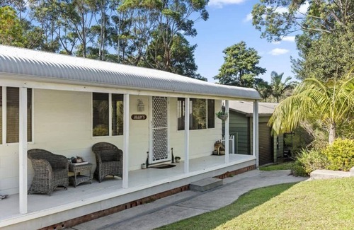 Narrawallee Casa | Jillby's House - 3 BR home near Narrawallee Beach