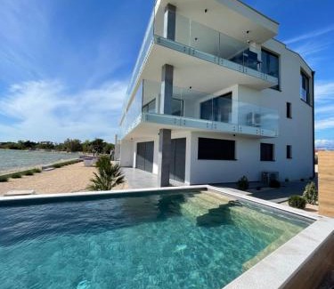 Privlaka Apartamento | Jimmys Beach Privlaka direkt am Meer und beheiztem Pool