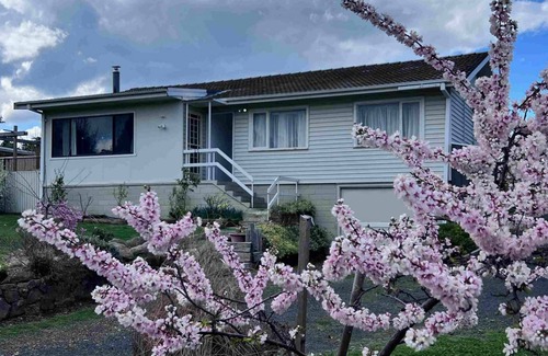 Jindabyne Casa | Jindaburra Cottage with wood fire