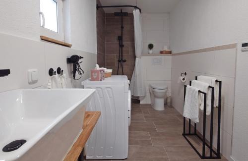 Burghausen Apartamento | JIRVISTA-Homes, voll ausgestattete Wohnung im EG, kontaktloser Zutritt