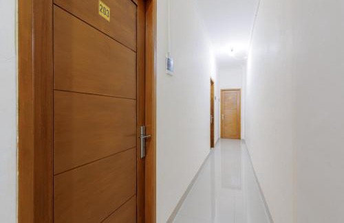 Jakarta Hotel | JJ House Mitra RedDoorz