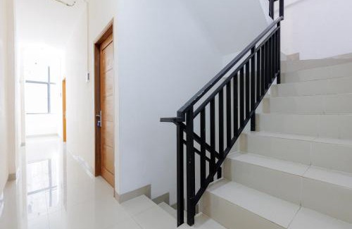 Jakarta Hotel | JJ House Mitra RedDoorz