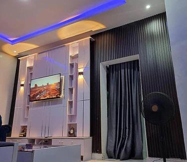 Ikotun Apartamento | JKA 2-BEDROOM-Apt 24HRS POWER Unlimited WIFI , GARDEN PATIO AREA,FREE DAILY HOUSEKEEPING