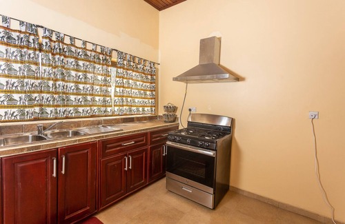 Accra Casa | JKD Villa Bed & Breakfast, 4 bedroom ensuite fully airconditioned