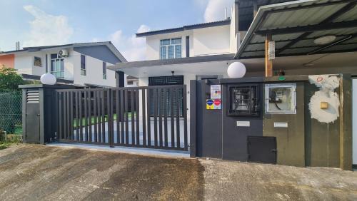 Johor Bahru Casa | JMKT 549 Homestay Mutiara Rini 8-10 pax