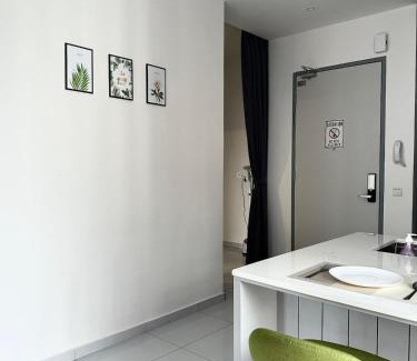 Bukit Indah Apartamento | Joan's Hideout Sky Trees Serviced Apartment 4 pax JB Aeon Bukit Indah
