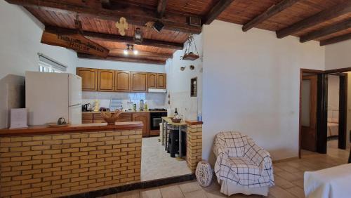 Agios Matthaios Casa | Joanna-Thanos beachfront holiday home