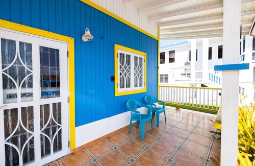 Jobos Apartamento | Jobos Beach Apt #1 near food truck and beach .