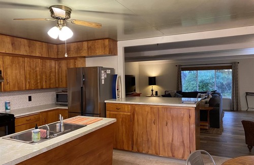 Pacific Beach Casa | Joe Creek Inn- Unique Home