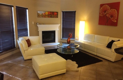Tarrant County Casa | Joe Pool Lake Resort Style-Upscale Gorgeous Home!