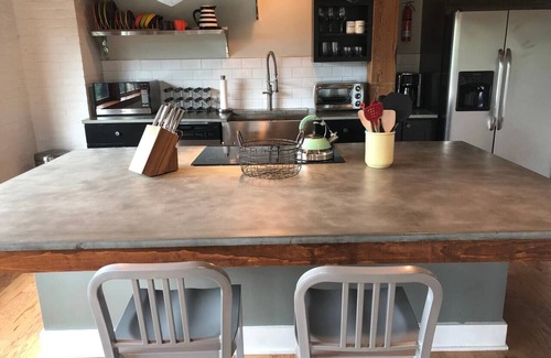 Downtown Rochester Apartamento | JOEY'S PLACE - A MODERN SOPHISTICATED INDUSTRIAL OPEN SPACE LOFT
