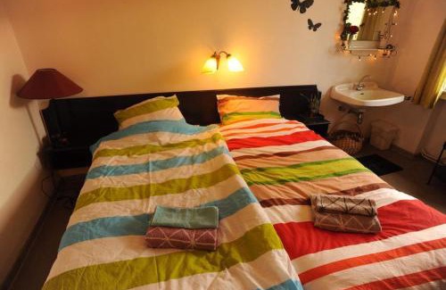 Auteal Cama Y Desayuno | Johnny and Jones