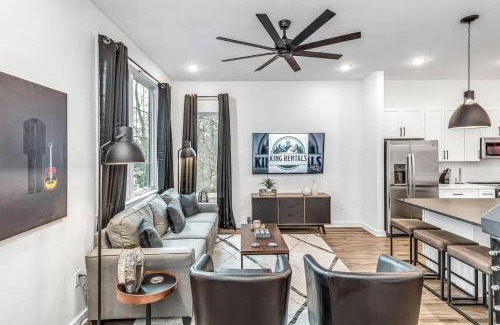 Cleveland Park Casa | Johnny and June House - Walk to Bars Quick Uber to Downtown
