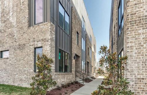 Cleveland Park Casa | Johnny and June House - Walk to Bars Quick Uber to Downtown