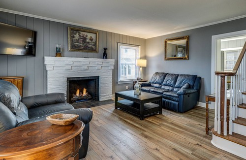 Johnson City Casa | Johnson City Home: Fireplace, 1 Mi to Boone Lake!