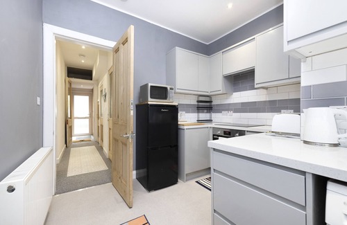 Leith Apartamento | JOIVY Charming 1-Bed Ap Near Leith Links W/ Patio