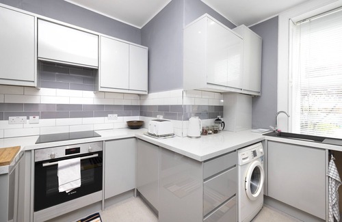 Leith Apartamento | JOIVY Charming 1-Bed Ap Near Leith Links W/ Patio