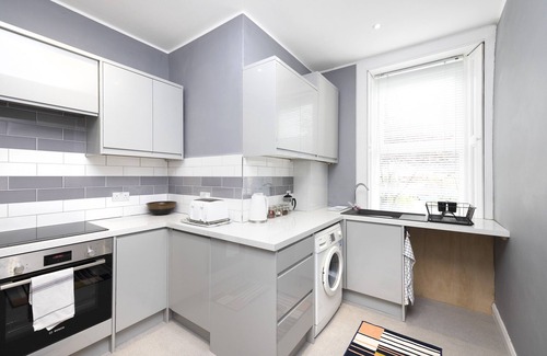 Leith Apartamento | JOIVY Charming 1-Bed Ap Near Leith Links W/ Patio