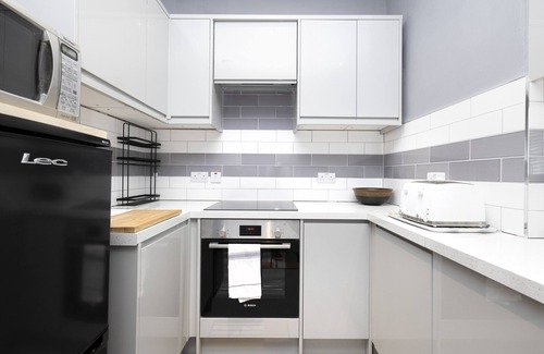Leith Apartamento | JOIVY Charming 1-Bed Ap Near Leith Links W/ Patio
