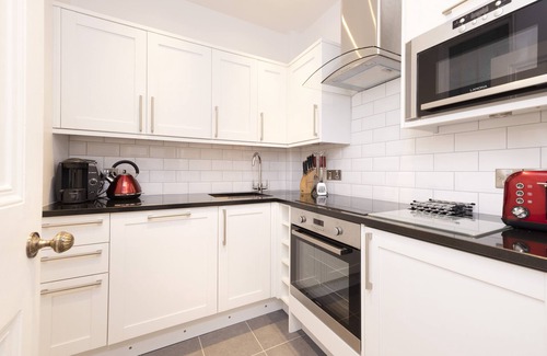 Old Town Apartamento | JOIVY Charming 2-Bed Flat Near Edinburgh Castle