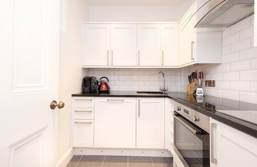 Old Town Apartamento | JOIVY Charming 2-Bed Flat Near Edinburgh Castle