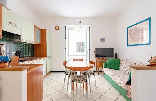 Chiavari Apartamento | JOIVY Cosy flat with parking in Chiavari