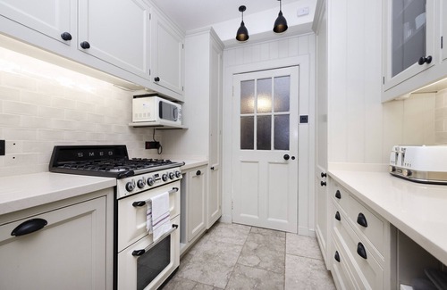 Leith Apartamento | JOIVY Eclectic & Design Led 3Br Apt Near Edinburgh Castle