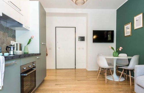 Fiera Casa | ALTIDO Recently Renovated City Life Apartment w/Balcony