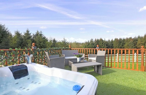 Kelty Casa | JOIVY Greenknowes Cottage W/ Hot Tub & Fireplace